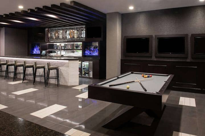 Lounge 50 of 65