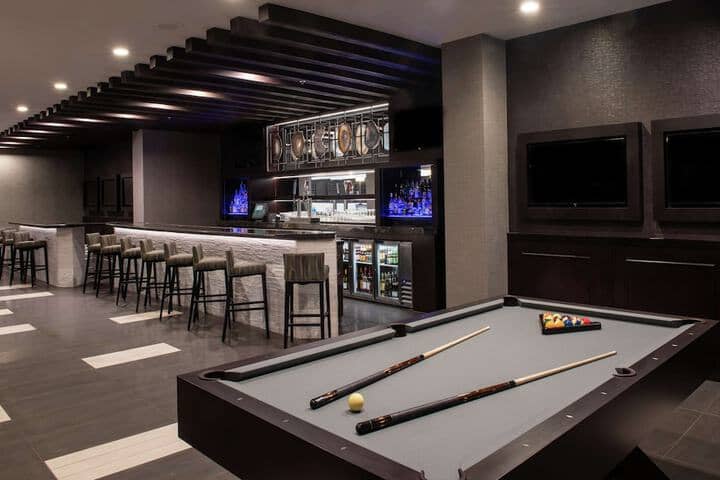 Lounge 48 of 65